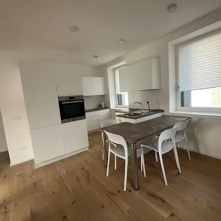 Appartement Roma 8 *